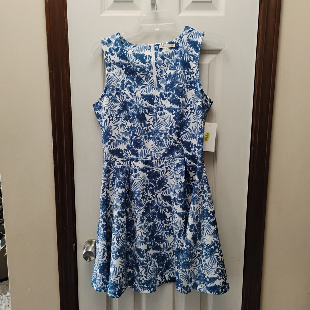 NWT Copper Key Blue and White Leaf Print Dress size M